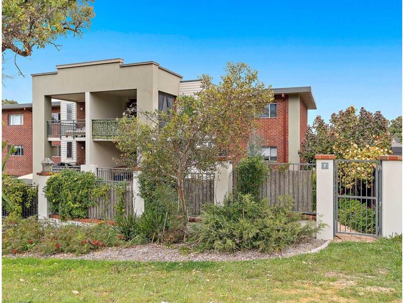 1/15 Rosalind Way, Coolbellup WA 6163