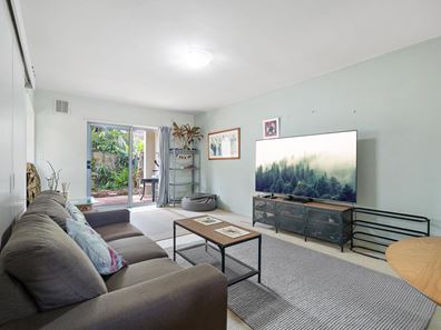 1/15 Rosalind Way, Coolbellup WA 6163