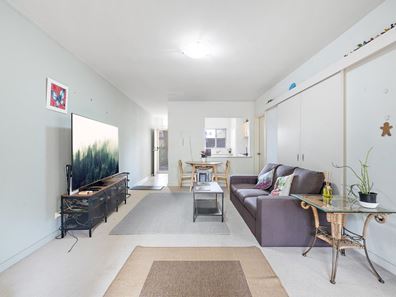 1/15 Rosalind Way, Coolbellup WA 6163