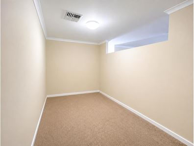 8 Inwood Lane, Meadow Springs WA 6210