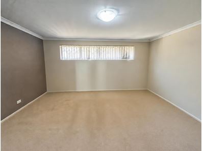 8 Inwood Lane, Meadow Springs WA 6210