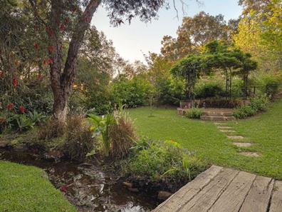 22 Dale Drive, Gooseberry Hill WA 6076