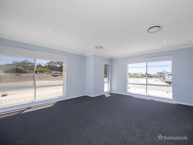9 Sandcastle Street, Yanchep WA 6035