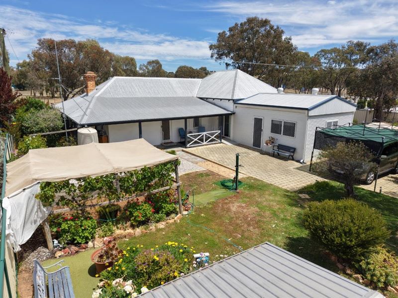 34 Great Southern  Highway, Beverley WA 6304
