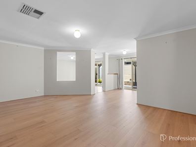 11 Nightingale Way, Warnbro WA 6169