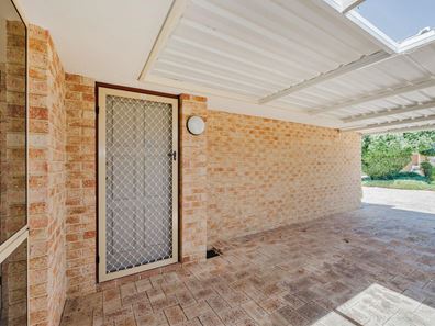 2/11 Nerrima Court, Cooloongup WA 6168