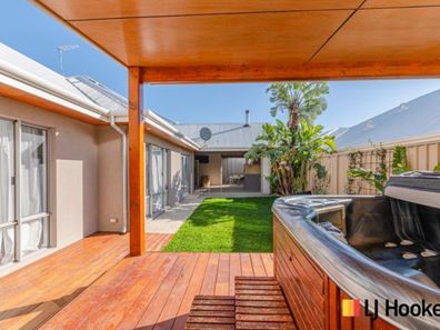 14 Bundegi Way, Two Rocks WA 6037