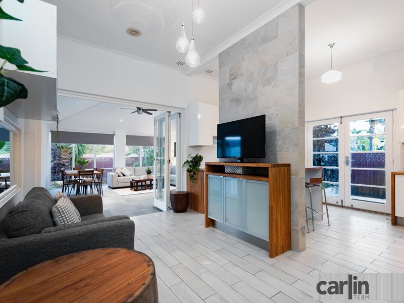 562 Rockingham Road, Lake Coogee WA 6166