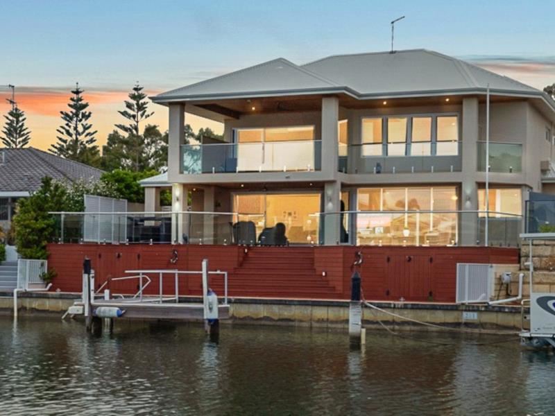 2 Baruna Court, Halls Head WA 6210