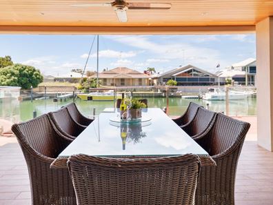 2 Baruna Court, Halls Head WA 6210