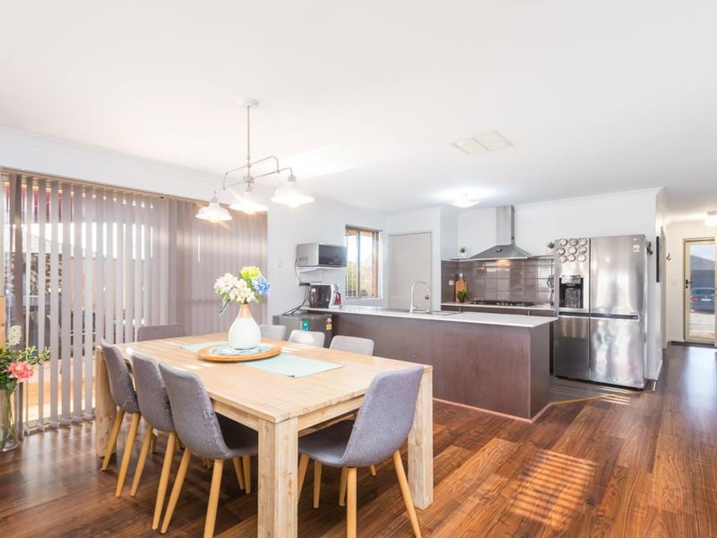 28 St Tropez Gardens, Piara Waters WA 6112