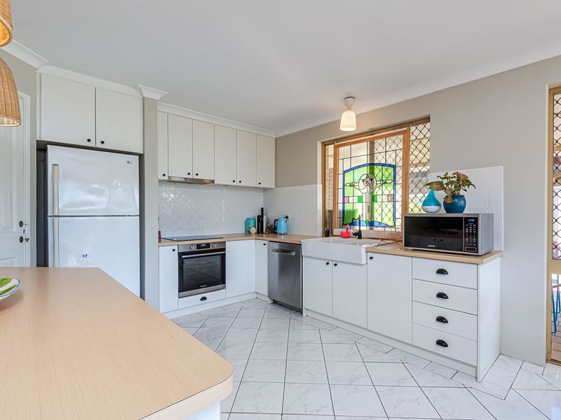 8 Sloop Court, Waikiki