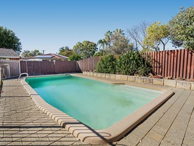 77 Glyndebourne Avenue, Thornlie WA 6108