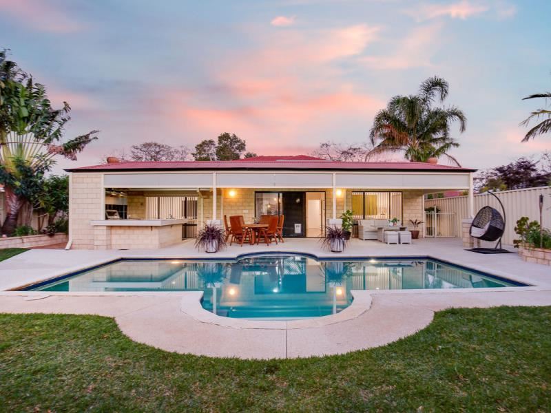 15 Brooke Gardens, Bateman