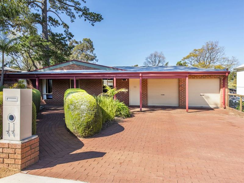 11 Bridgwood Road, Lesmurdie