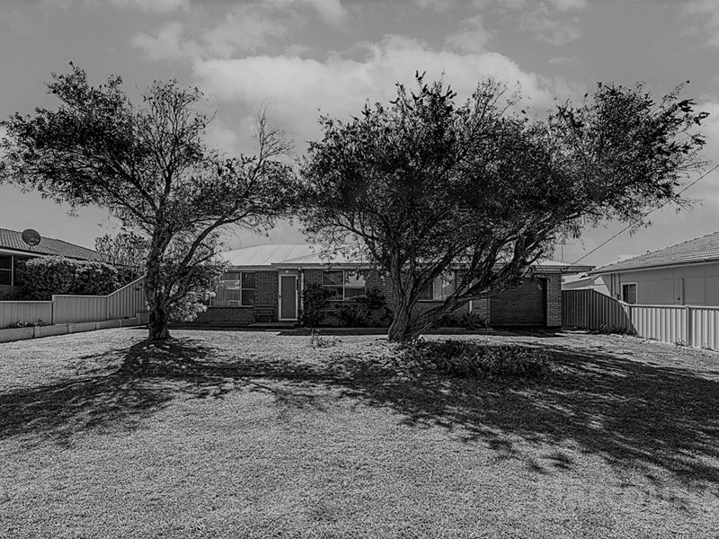 18 Sharland Street, Halls Head WA 6210