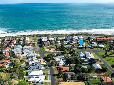 18 Sharland Street, Halls Head WA 6210