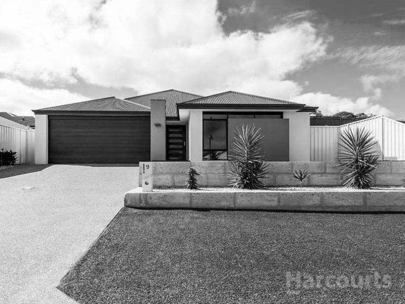 9 Chieftain Pass, Madora Bay