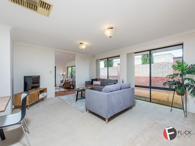 1 Woodspring Trail, Canning Vale WA 6155