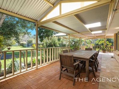 5 Hobbit Glade, Mundaring WA 6073