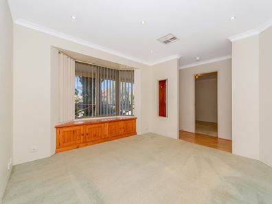 40 Mccubbin Loop, Seville Grove WA 6112