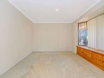 40 Mccubbin Loop, Seville Grove WA 6112