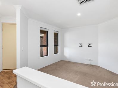 12 Edgbaston Crescent, Port Kennedy WA 6172