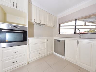 18 Yarle Crt, Cooloongup WA 6168