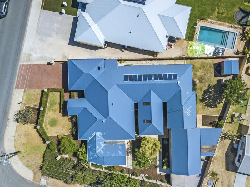 10 Wooleen Street, Golden Bay