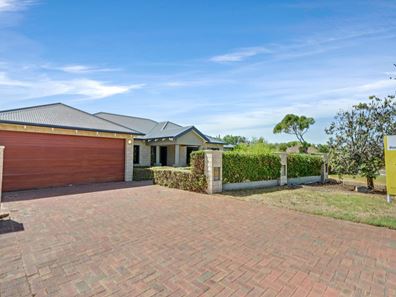 10 Wooleen Street, Golden Bay WA 6174