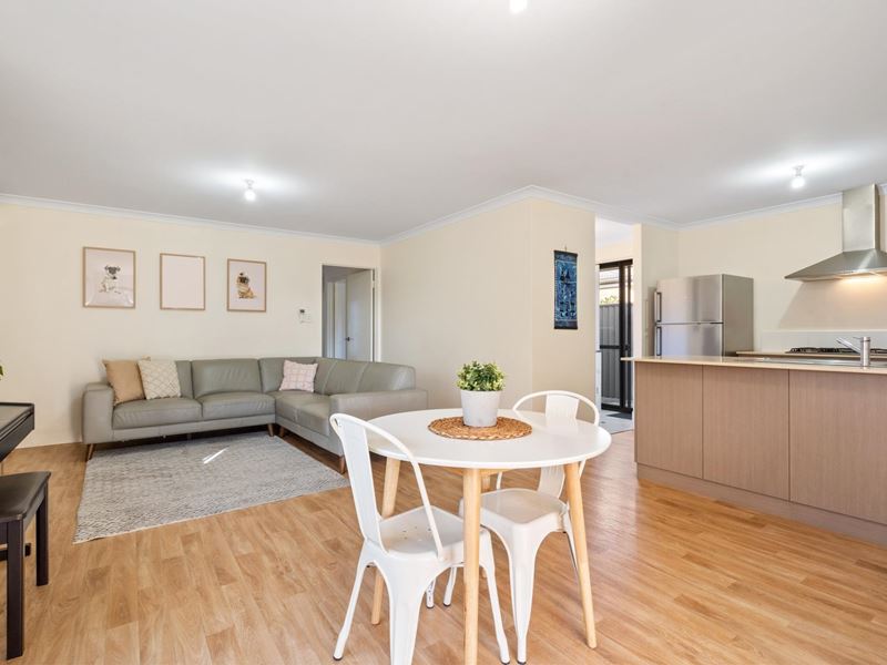4 Roulettes Parade, Clarkson