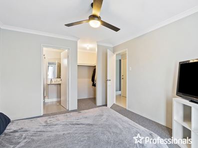 2/61 Baza Gardens, Maida Vale WA 6057