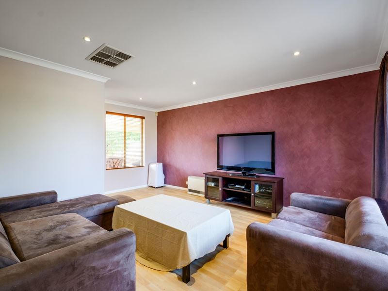 8 Finch Close, Langford