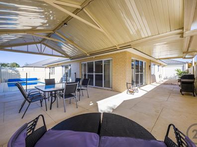 24 Arpenteur Turn, Madora Bay WA 6210