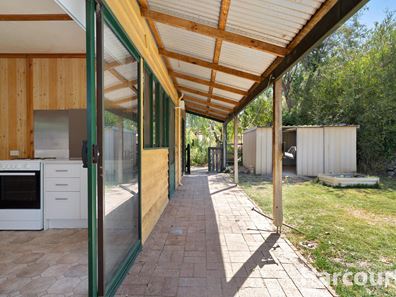 4 Hide-A-Way Vale, Preston Beach WA 6215