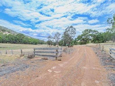 9 Yozzi Road, Lower Chittering WA 6084