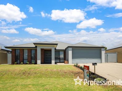 4 Glenelg Drive, Millbridge WA 6232
