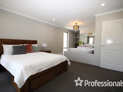 4 Glenelg Drive, Millbridge WA 6232