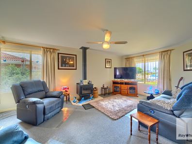 52 Sierra Crescent, Orana WA 6330