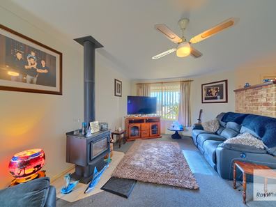 52 Sierra Crescent, Orana WA 6330