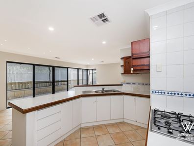 5 Courtland Crescent, Redcliffe WA 6104