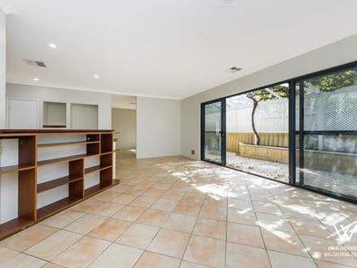 5 Courtland Crescent, Redcliffe WA 6104