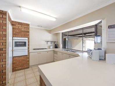 22 Kestrel Way, Thornlie WA 6108