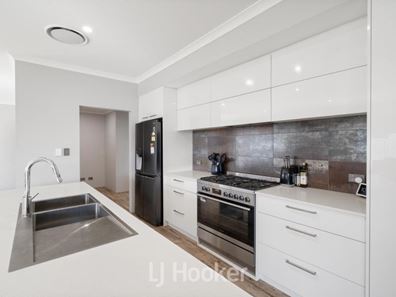 7 Marseilles Drive, Yalyalup WA 6280