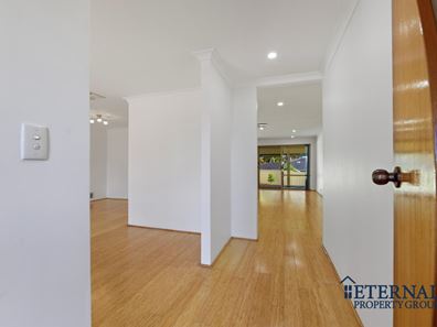 6A Moseley Hill, Kardinya WA 6163