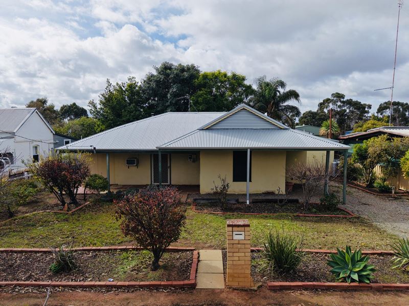 13 White Street, Brookton WA 6306