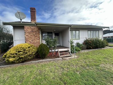 13 House Street, Gnowangerup WA 6335