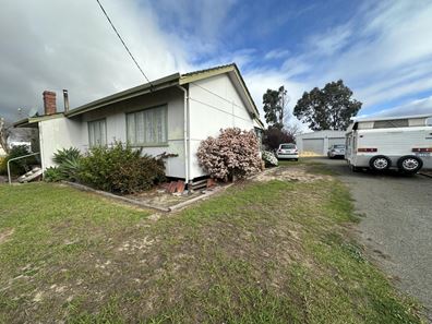 13 House Street, Gnowangerup WA 6335