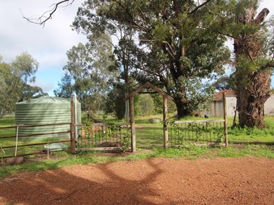 10 Paterson Road, Waroona WA 6215