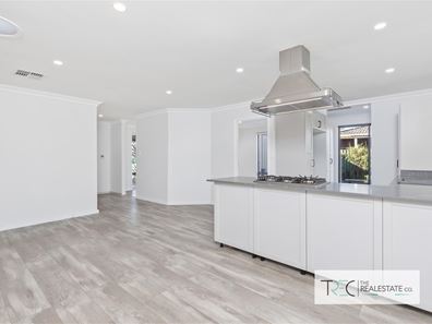 4 Kensington Court, Cooloongup WA 6168